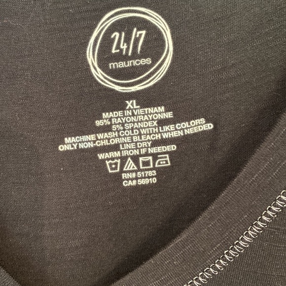 V neck basic tee - Picture 2 of 6